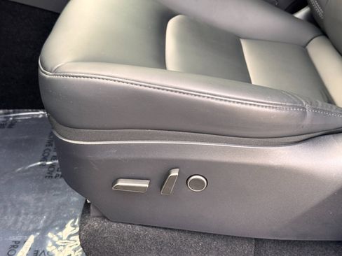 Used 2024 Tesla Model Y Performance image 26