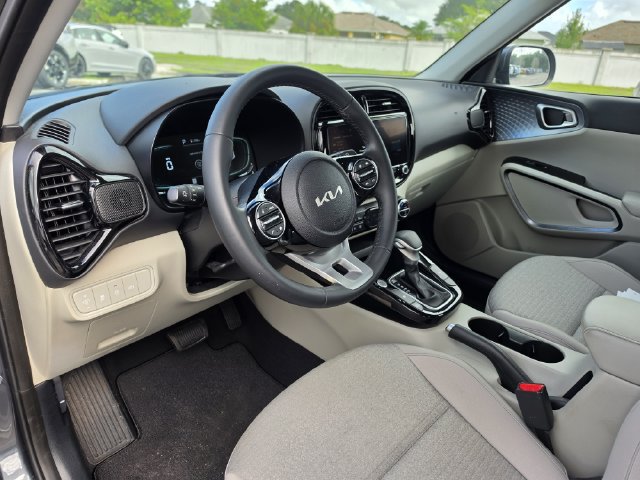 Certified 2024 Kia Soul EX FWD image 13