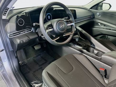 Used 2025 Hyundai Elantra SEL FWD image 10