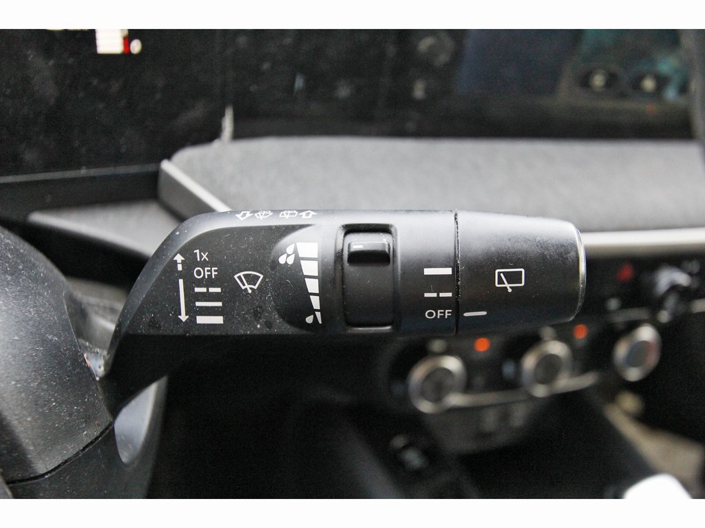 Used 2025 Nissan Kicks SV FWD image 10