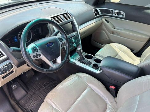 Used 2014 Ford Explorer XLT w/ Equipment Group 202A FWD image 4