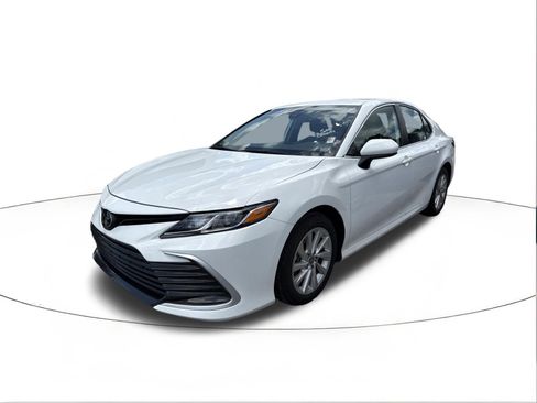 Used 2024 Toyota Camry LE FWD image 4