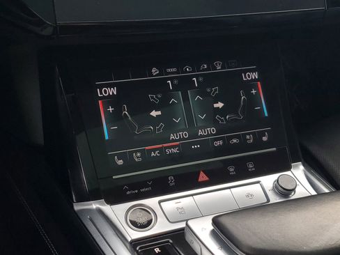 Used 2022 Audi e-tron Prestige image 29