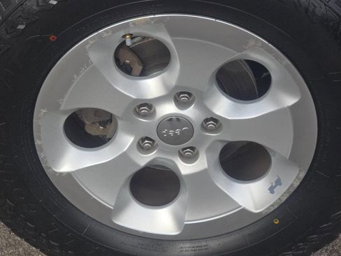 Used 2014 Jeep Wrangler Unlimited Sahara w/ Connectivity Group image 9