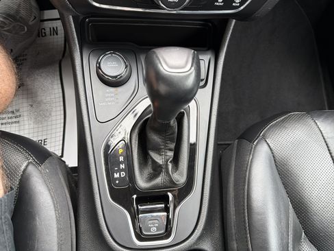 Used 2019 Jeep Cherokee Limited AWD/4WD image 22
