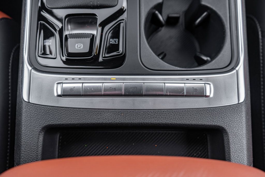 Used 2025 Kia Carnival EX FWD image 30
