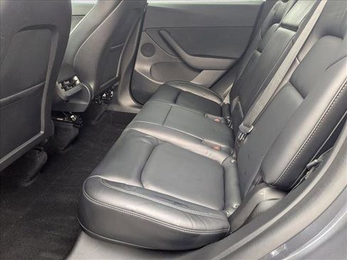 Used 2022 Tesla Model Y Long Range image 15