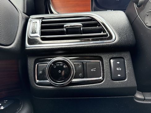 Used 2018 Lincoln Navigator Premiere image 24