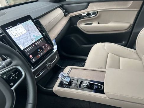 Used 2025 Volvo XC90 B5 Plus image 20