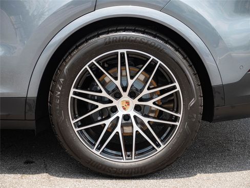 Certified 2026 Porsche Cayenne AWD/4WD image 40