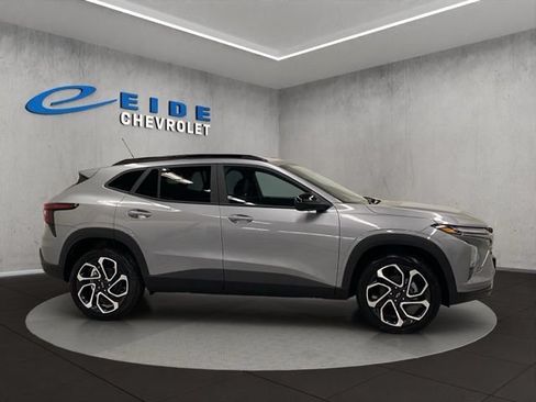 New 2026 Chevrolet Trax ACTIV w/ Driver Confidence Package FWD image 2