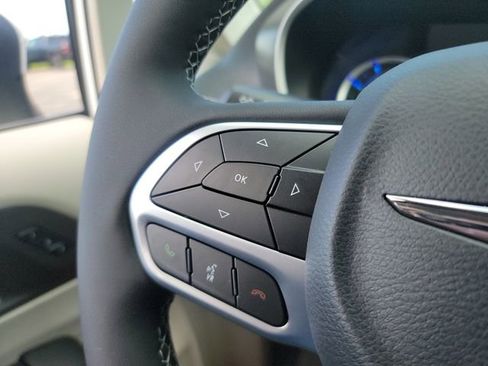 New 2023 Chrysler Pacifica Touring-L image 46