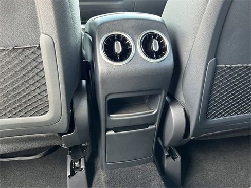 Used 2025 Mercedes-Benz GLA 250 4MATIC image 32