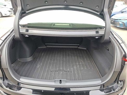 Certified 2025 Toyota Crown Platinum image 31