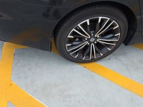 Used 2016 Nissan Maxima Platinum w/ Interior Lighting Package FWD image 27
