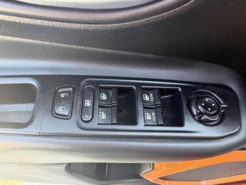 Used 2017 Jeep Renegade Altitude FWD image 12