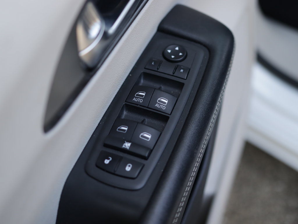 Used 2022 Chrysler Pacifica Touring-L FWD image 22
