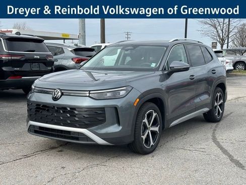 New 2026 Volkswagen Tiguan SE image 3