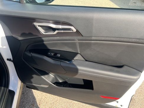 Certified 2025 Kia Sportage EX image 22