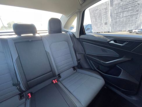 Used 2025 Volkswagen Jetta SE image 37
