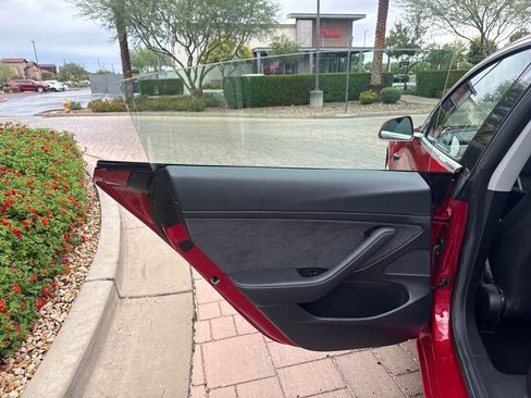 Used 2020 Tesla Model 3 Standard Range Plus image 9