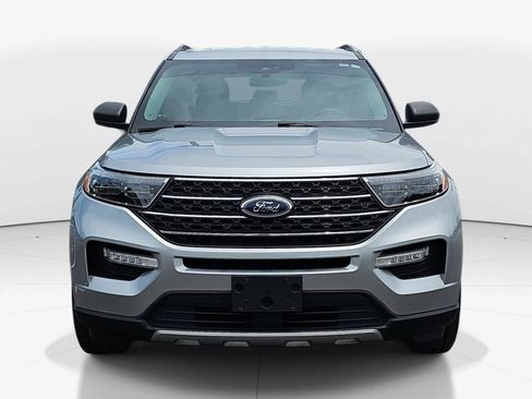Used 2022 Ford Explorer XLT w/ Equipment Group 202A AWD/4WD image 9