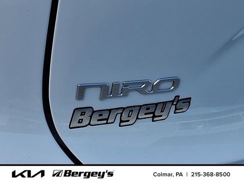 Used 2024 Kia Niro EX image 31