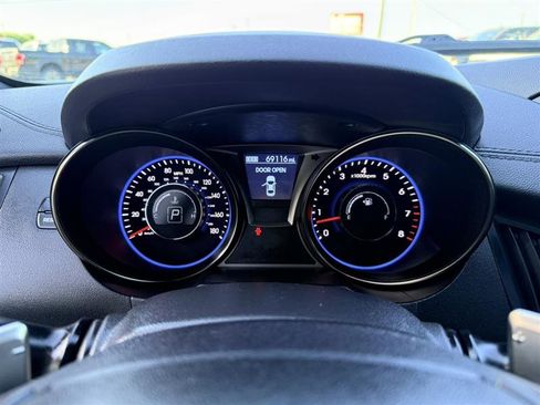 Used 2014 Hyundai Genesis 3.8 RWD image 18