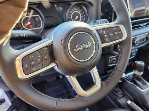 New 2026 Jeep Wrangler Unlimited Sahara AWD/4WD image 15