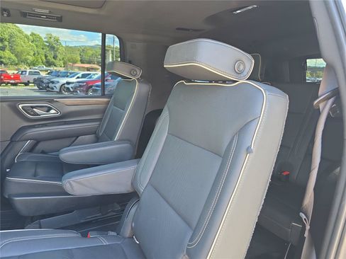 Used 2021 Chevrolet Suburban Premier w/ Premium Package AWD/4WD image 14