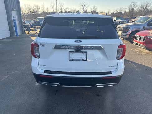 Used 2022 Ford Explorer XLT w/ Equipment Group 202A image 4