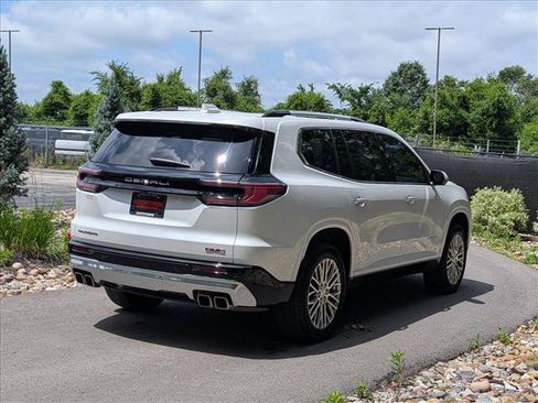 Used 2025 GMC Acadia Denali FWD image 5