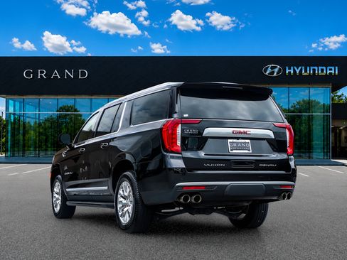 Used 2024 GMC Yukon XL Denali AWD/4WD image 4