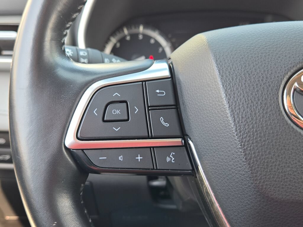 Used 2021 Toyota Highlander XLE AWD/4WD image 37