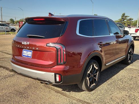Used 2023 Kia Telluride EX w/ EX Captain's Chair Package FWD image 3