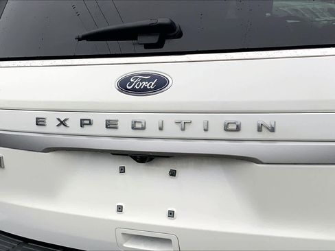 Used 2023 Ford Expedition XLT image 27
