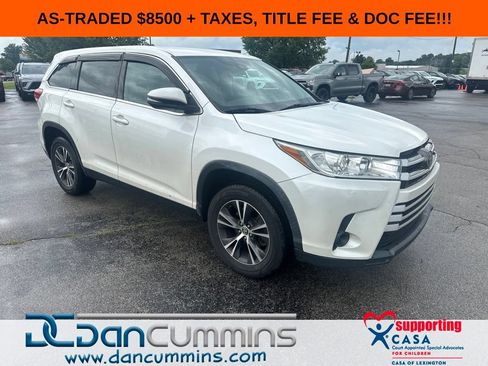 Used 2019 Toyota Highlander LE FWD image 1