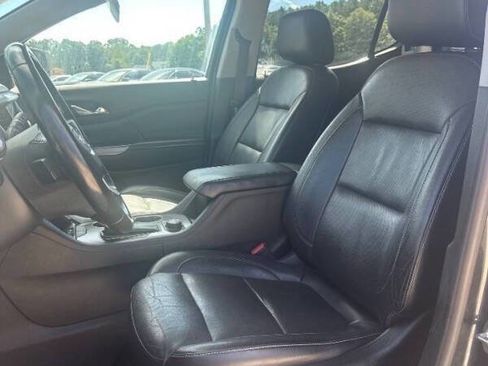 Used 2019 GMC Acadia SLT image 13