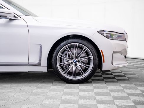 Certified 2022 BMW 750i xDrive AWD/4WD image 35