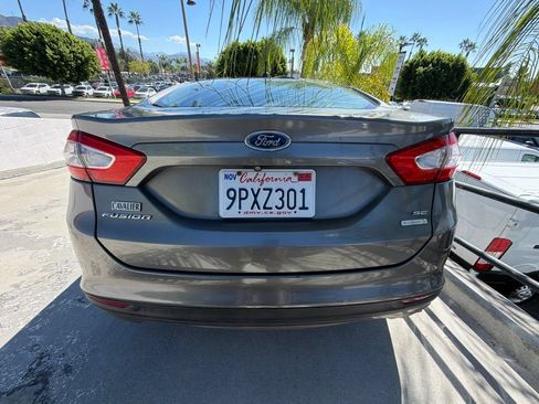 Used 2014 Ford Fusion SE FWD image 5