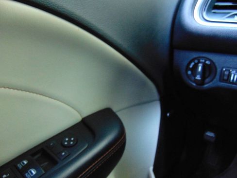 Used 2015 Dodge Challenger SXT Plus w/ Driver Convenience Group image 11