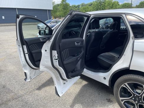 Used 2019 Ford Edge ST w/ Cold Weather Package AWD/4WD image 15