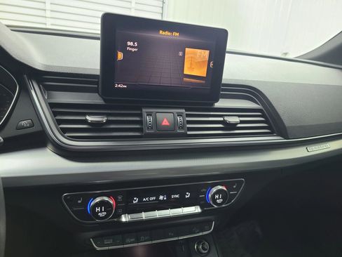 Used 2020 Audi Q5 2.0T Premium w/ Titanium Sport Package image 24