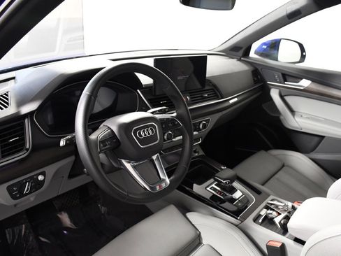 Used 2024 Audi Q5 e Prestige w/ Prestige Package image 12
