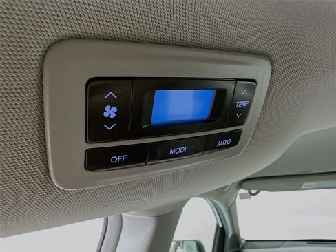 Used 2019 Toyota Sienna LE AWD/4WD image 31