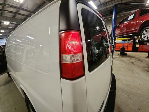 Used 2016 Chevrolet Express 2500 image 30
