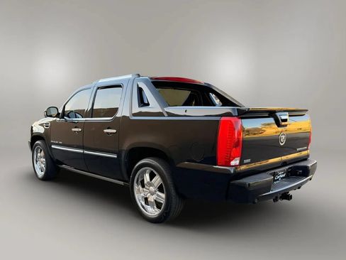Used 2011 Cadillac Escalade EXT Premium AWD/4WD image 11