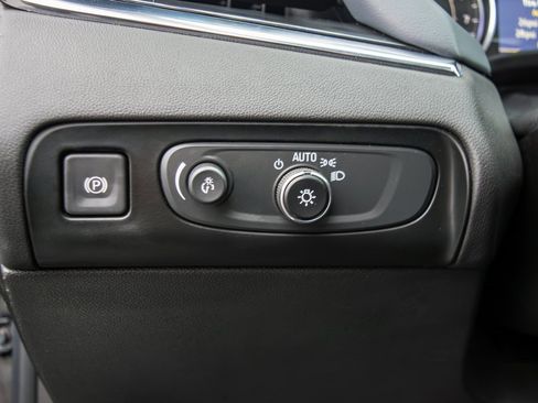 Used 2021 Buick Enclave Essence image 26