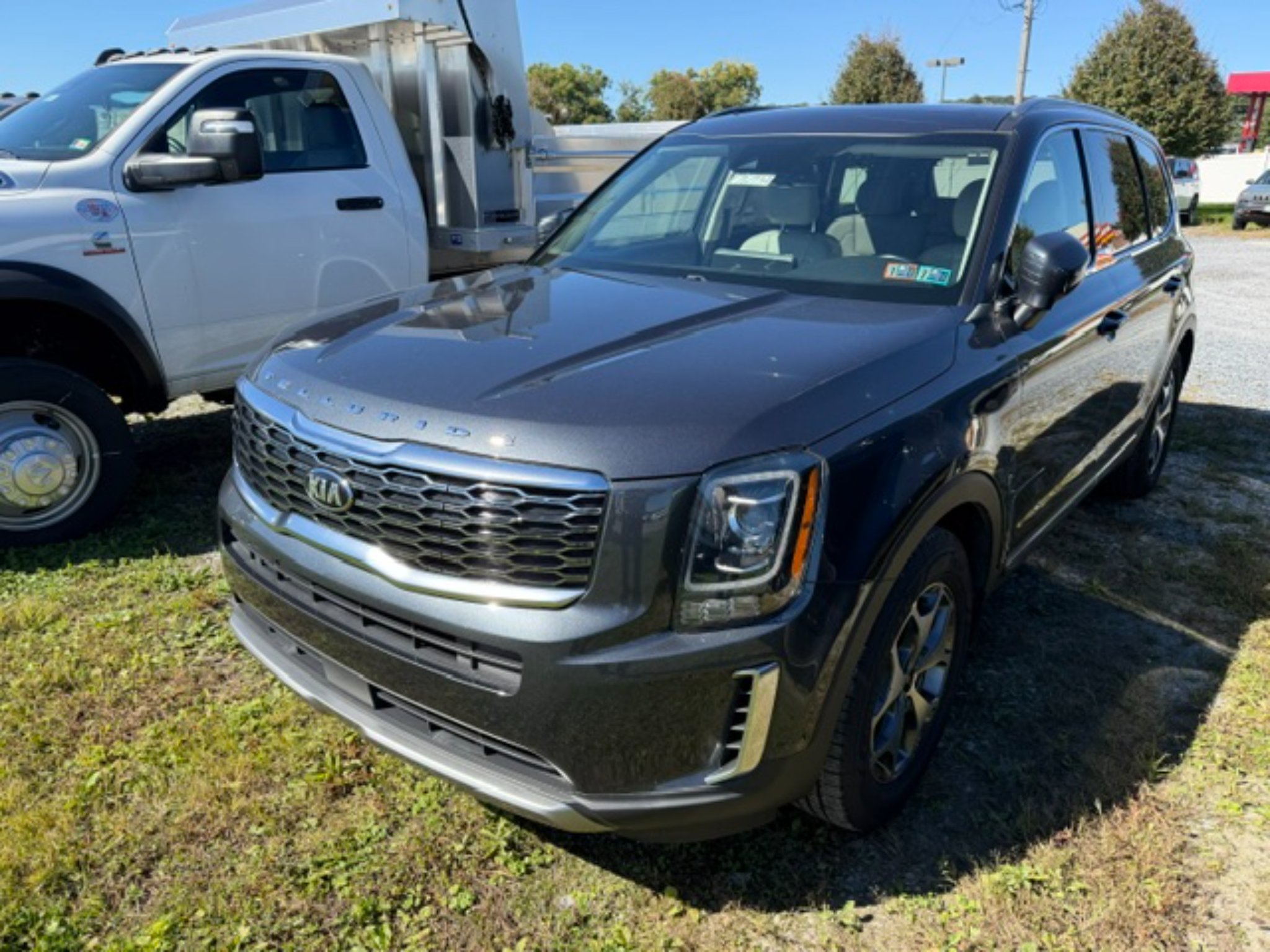 Used 2020 Kia Telluride EX w/ Towing Package AWD/4WD image 3