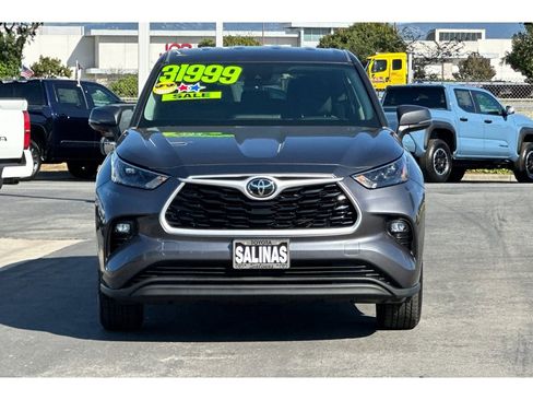 Used 2023 Toyota Highlander LE image 9